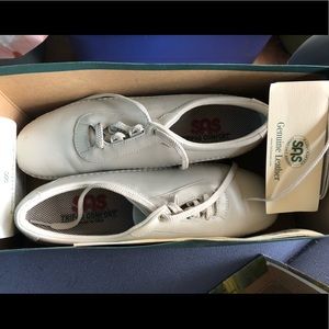 SAS Shoes.  9N  Bone